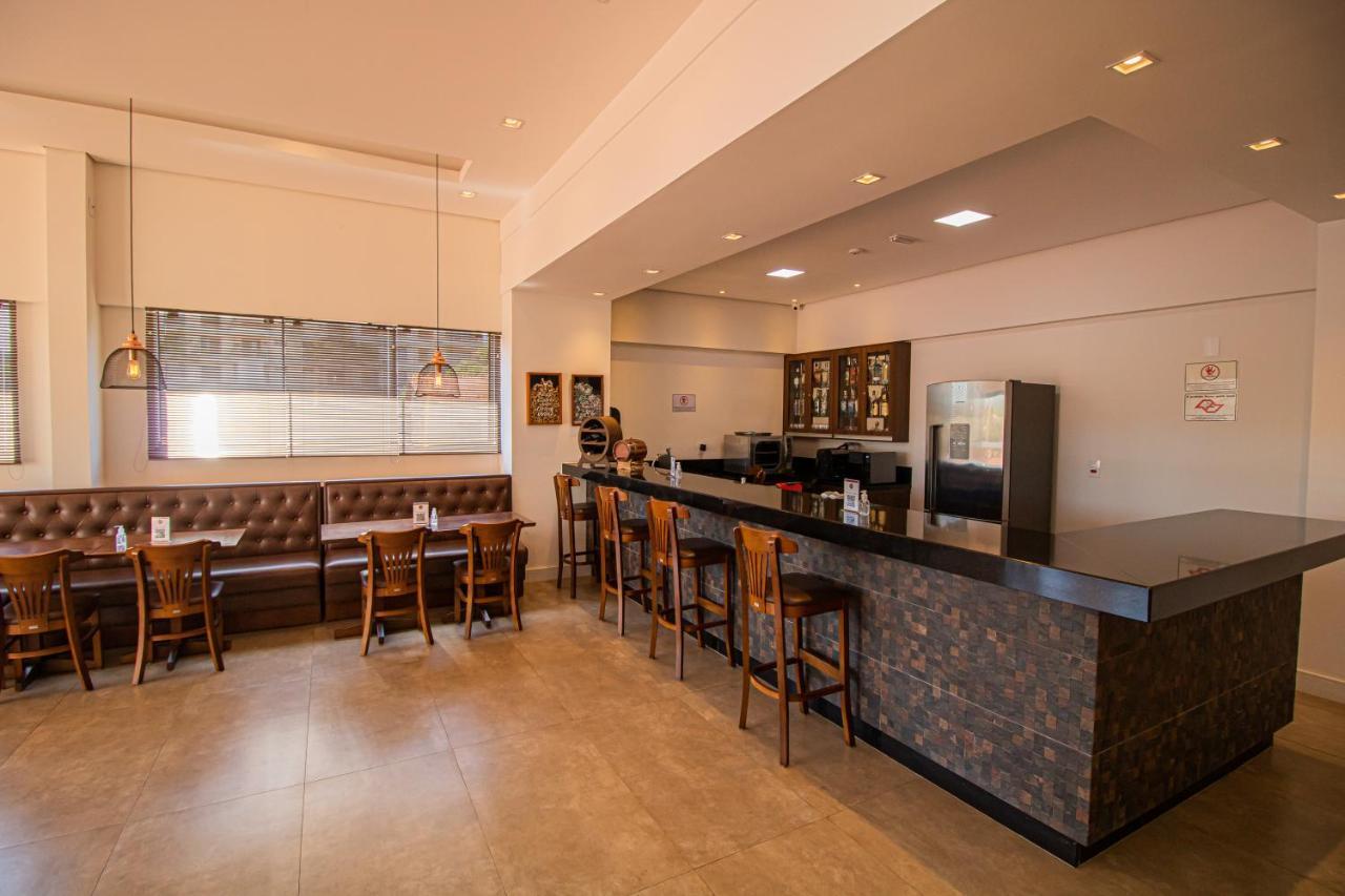Prado Hotel Ампару Экстерьер фото